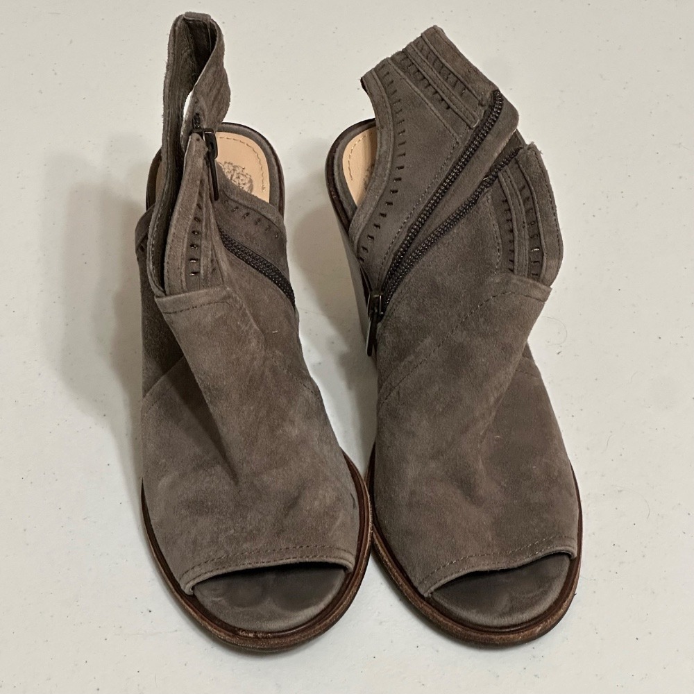 Vince Camuto Koral Perforated Peep Toe Ankle Booties‎ Suede Leather Heels 6.5 M